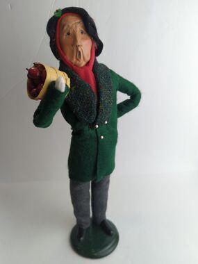 Byers Choice-Traditional Man with Music, Green Jacket Basket Of Apples 1995